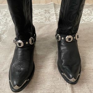 Black Durango leather cowboy boots with silver details. Size 8.5